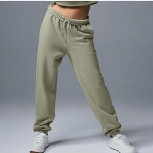 ALO YOGA ACCOLADE SWEATPANTS SIZE XSMALL XS green